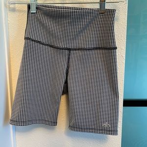 ALO yoga biker shorts in Houndstooth Print. Size XXS.